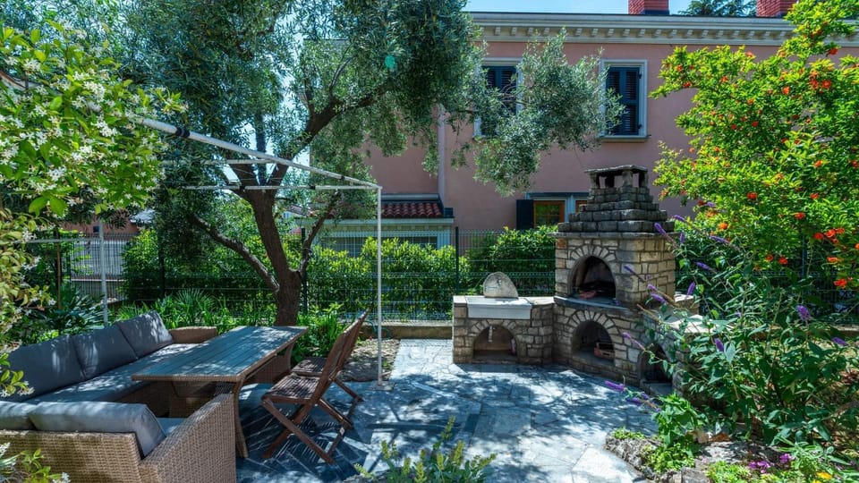 Apartment Zmak with Terrace Apartment in Istria County