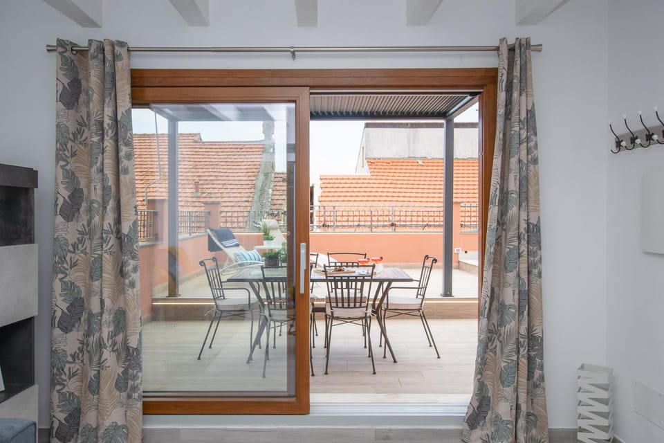 Patio, View (from property/room), Balcony/Terrace, Living room, Seating area, Dining area