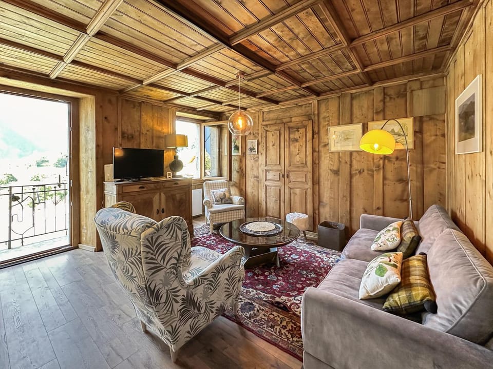 Communal lounge/ TV room, Living room