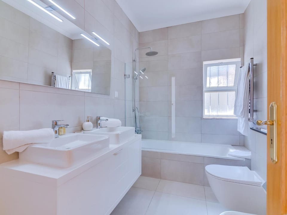 Bathroom, Bath, towels