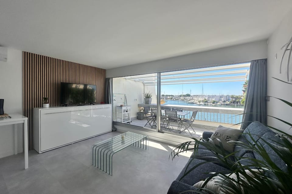 Natural landscape, View (from property/room), Balcony/Terrace, Kitchen or kitchenette, Dining area, Sea view