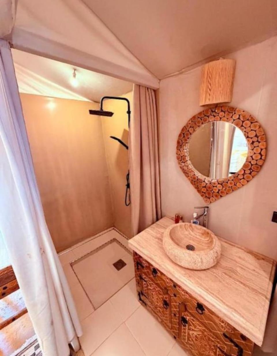 Shower, Bathroom, Bath, towels