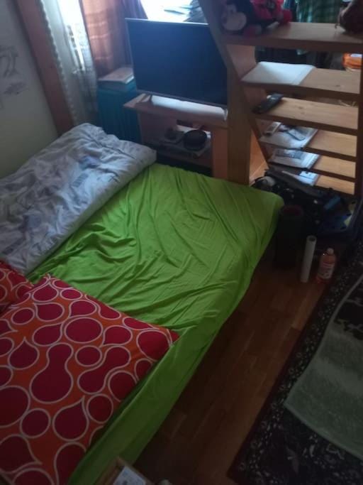 Holiday or working, feel good in the retro style apartment of a European Jiu Jitsu Champion! Apartment in Budapest