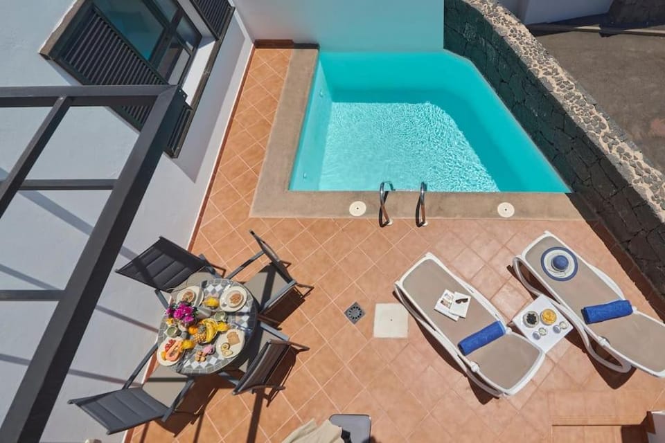 Casa María Duplex with Sea & Mountain Views, 15 Minutes walk from the Marina Rubicón House in Playa Blanca