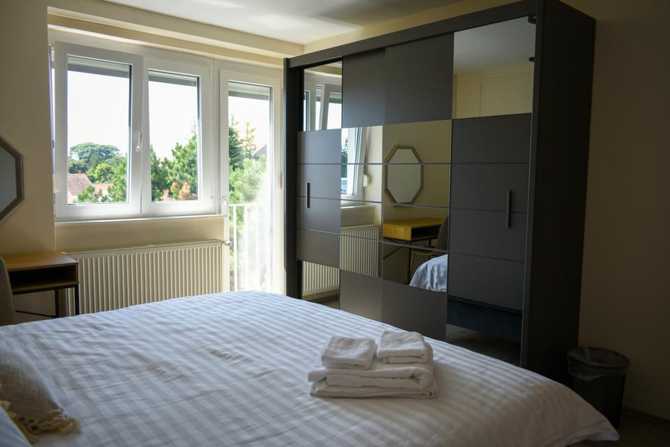 Bed, Bedroom, wardrobe