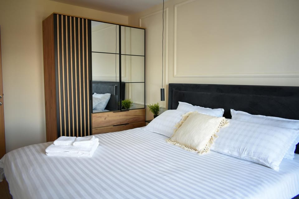 Bed, Bedroom, wardrobe