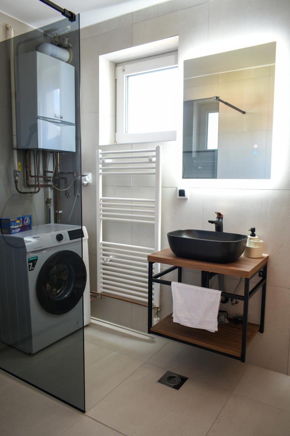 Bathroom, washing machine