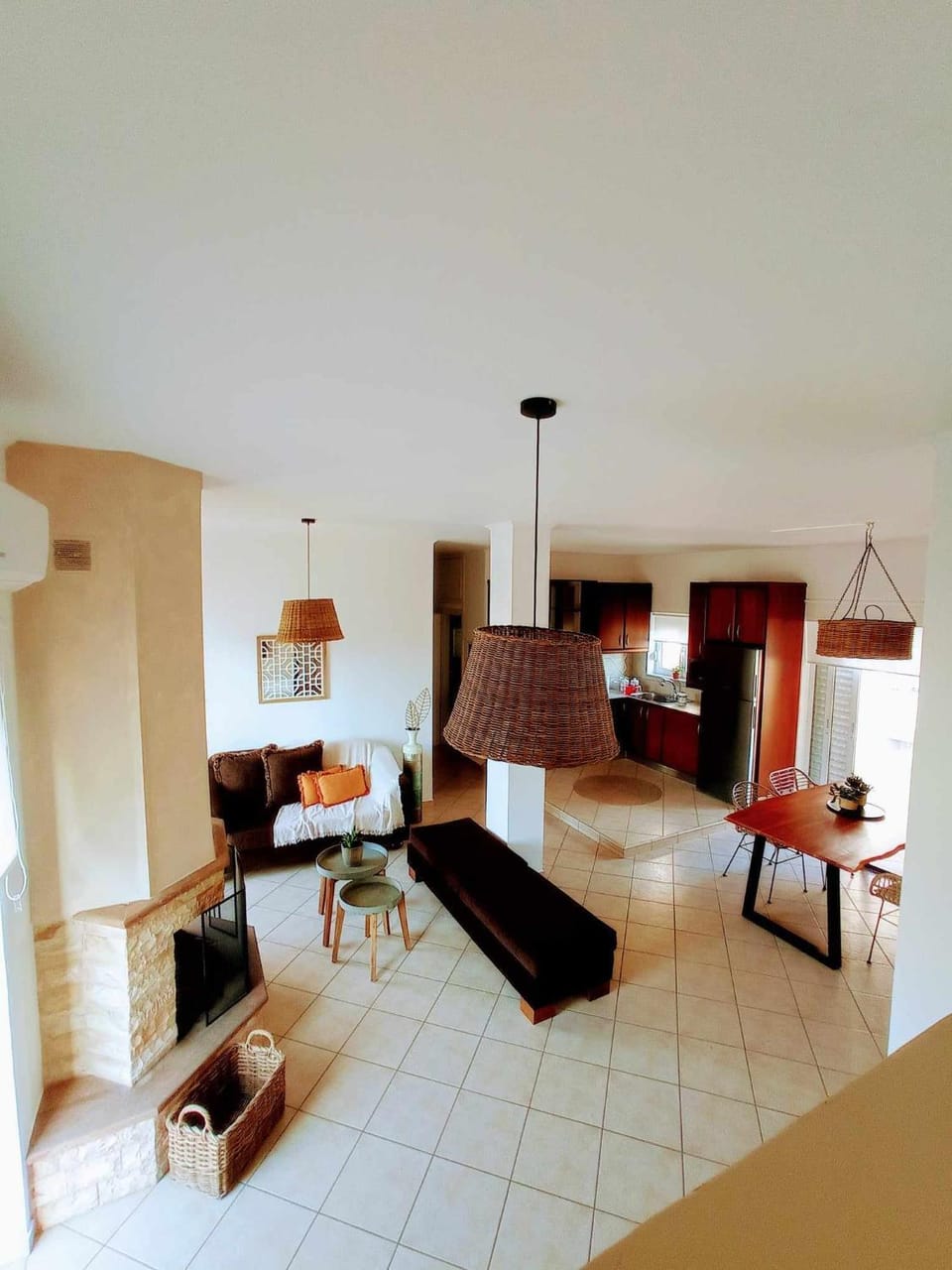 TV and multimedia, Living room, Seating area, Dining area, kitchen