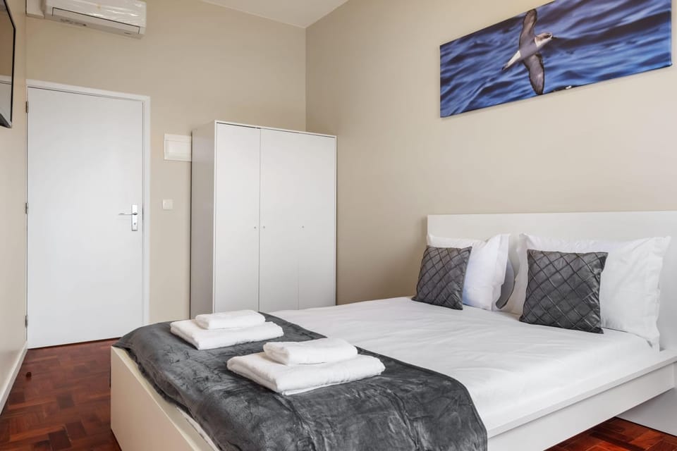 Bedroom, air conditioner