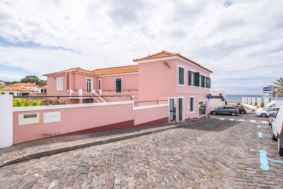 Property building, Street view, Location, Parking