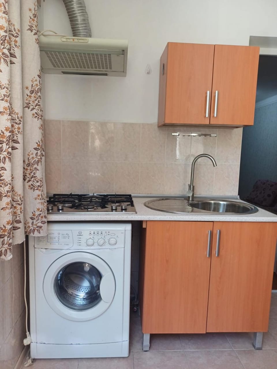 Kitchen or kitchenette, stove, washing machine