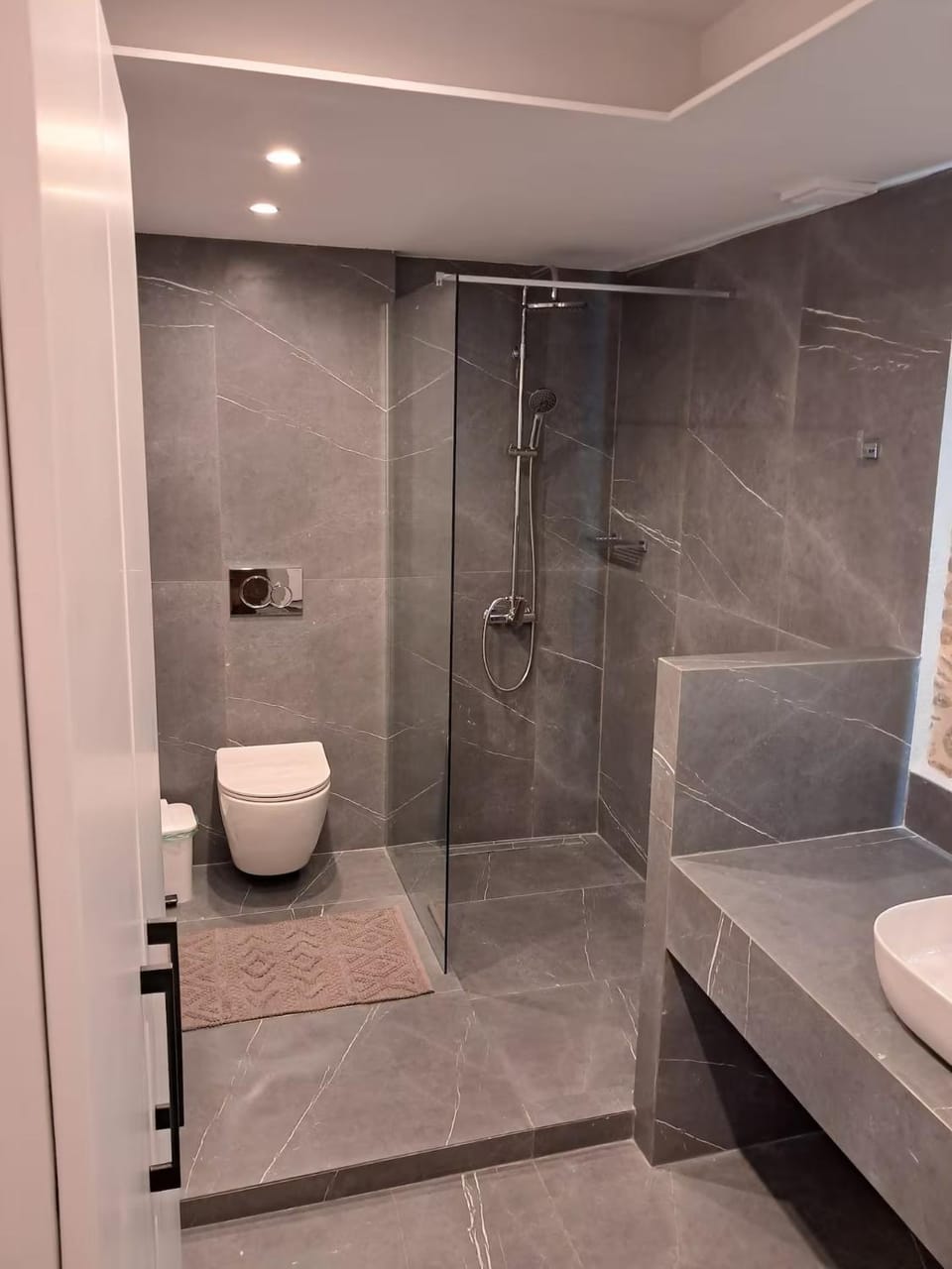 Shower, Toilet, Bathroom, towels