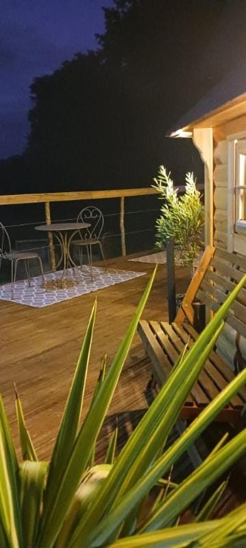 Cabane romantique avec Spa privé près de Saint-Émilion Chalet in Occitanie