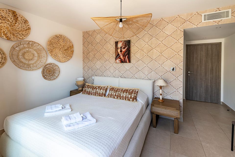 Bed, Photo of the whole room, Decorative detail, Bedroom, heating, internet, towels, air conditioner