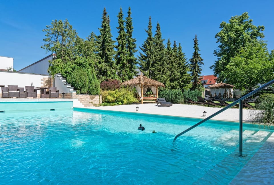 Massage, Spa and wellness centre/facilities