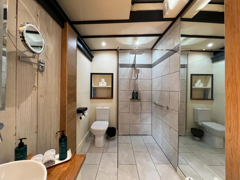 Shower, Toilet, Bathroom