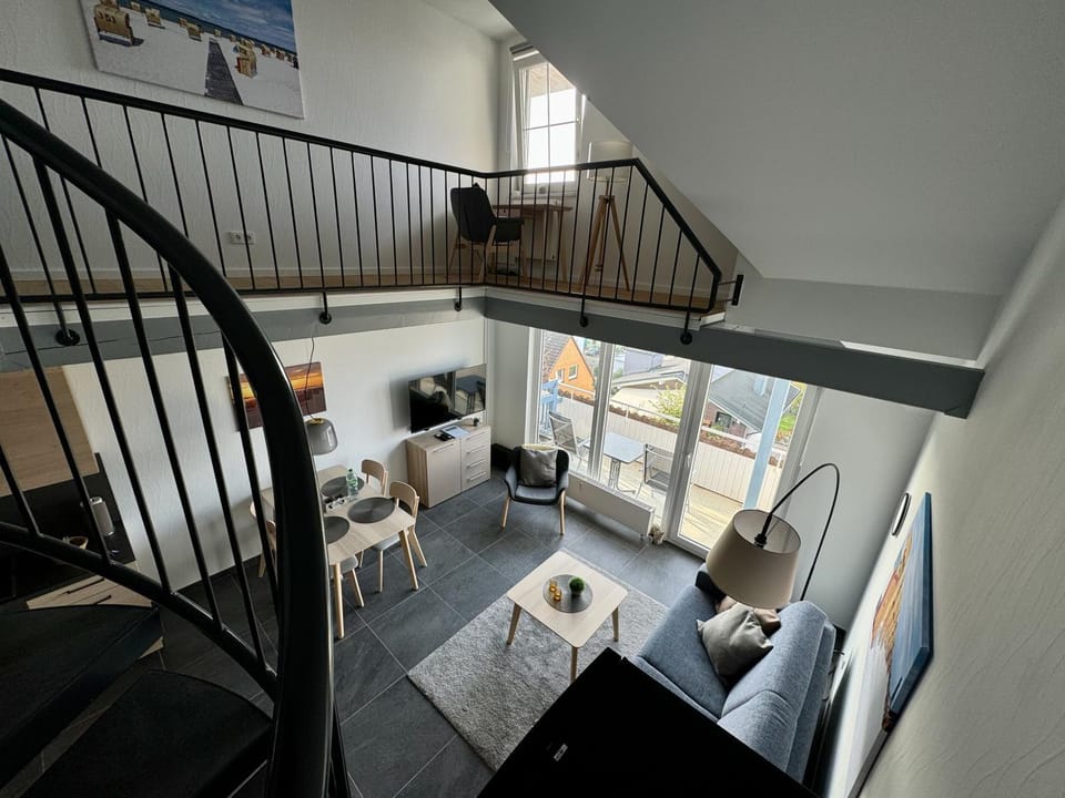 TV and multimedia, Photo of the whole room, Seating area, Dining area