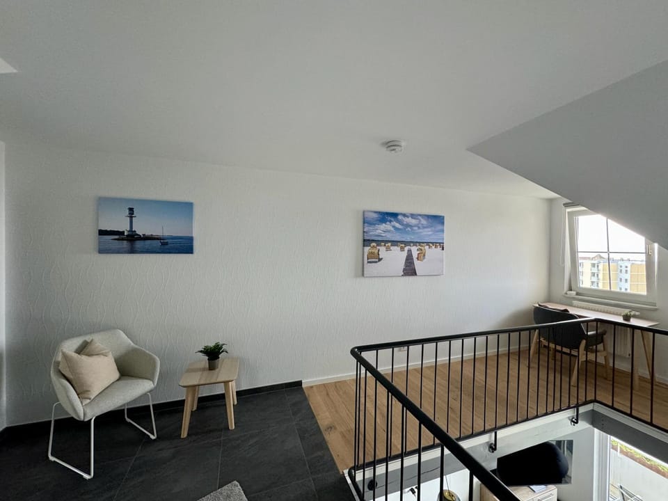 Photo of the whole room, Seating area