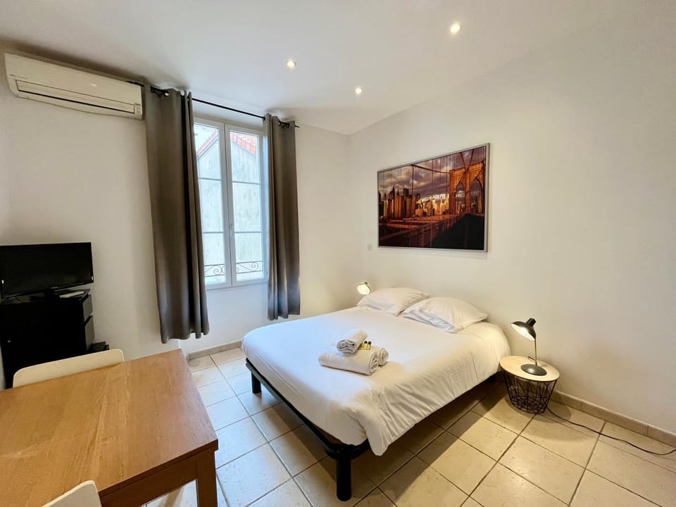 Bed, TV and multimedia