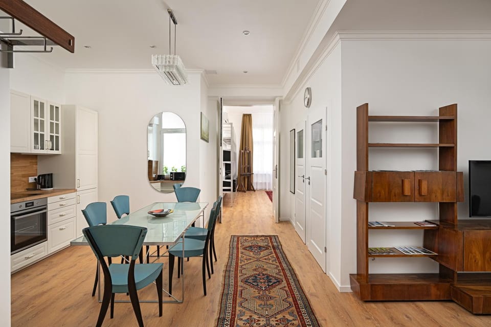 TV and multimedia, Living room, Meals