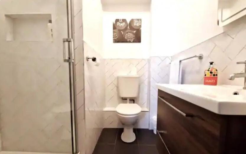 City Centre Dockside Apartment - 2 Bed, 2 Bath Apartment in Galway
