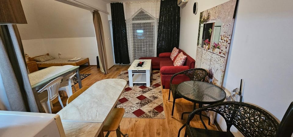Dining area, kitchen