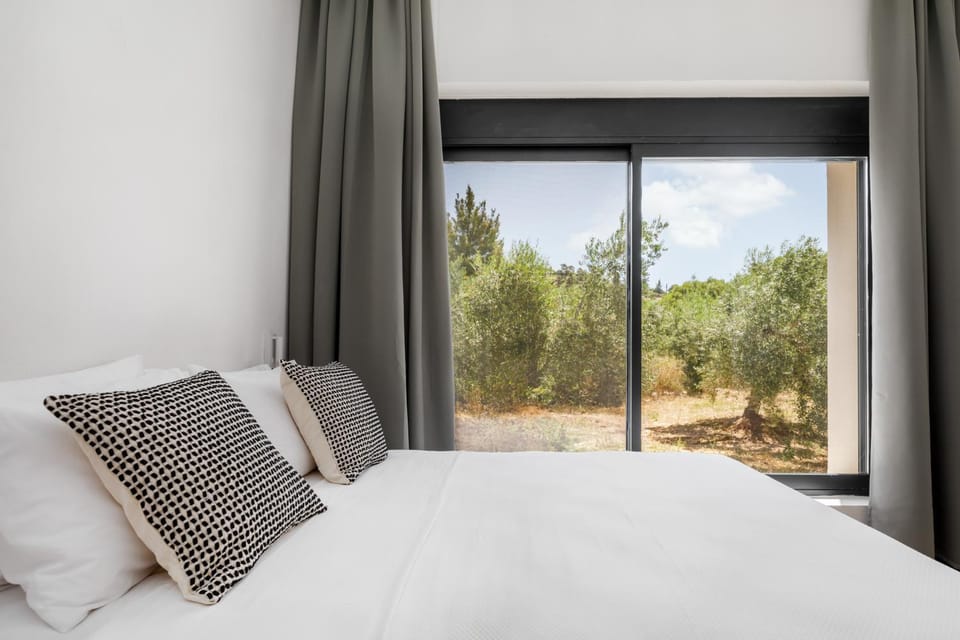 Spring, Bed, Day, Natural landscape, Garden, Photo of the whole room, Bedroom, Garden view