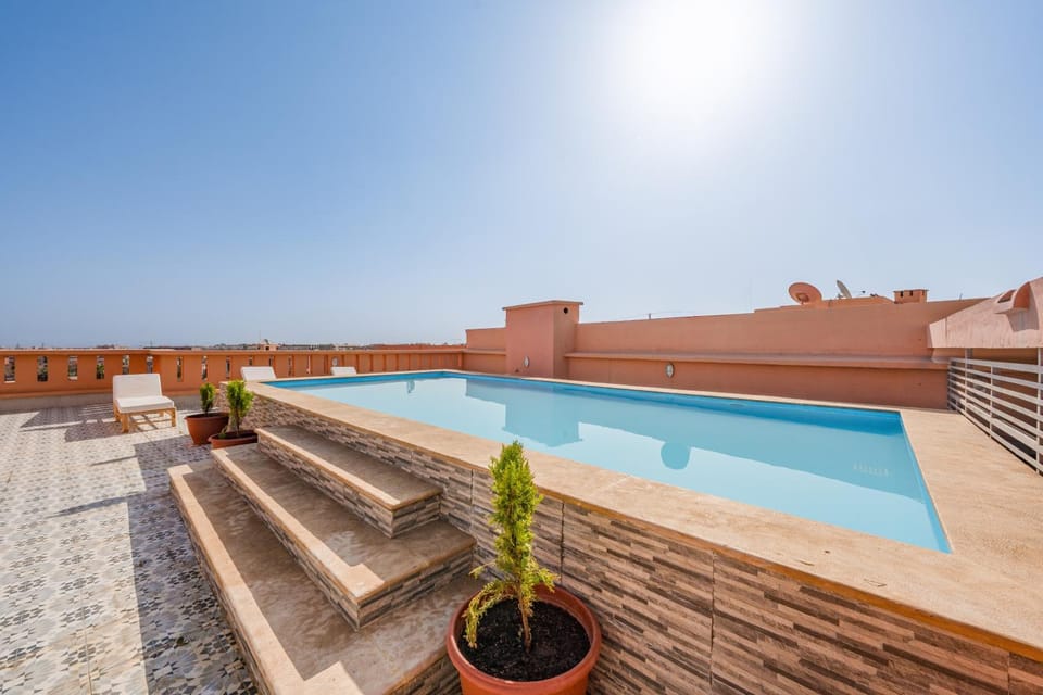 Day, Swimming pool, sunbed