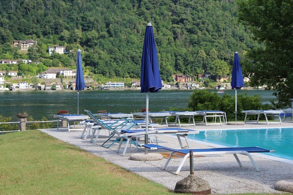 Lake view, Swimming pool, sunbed