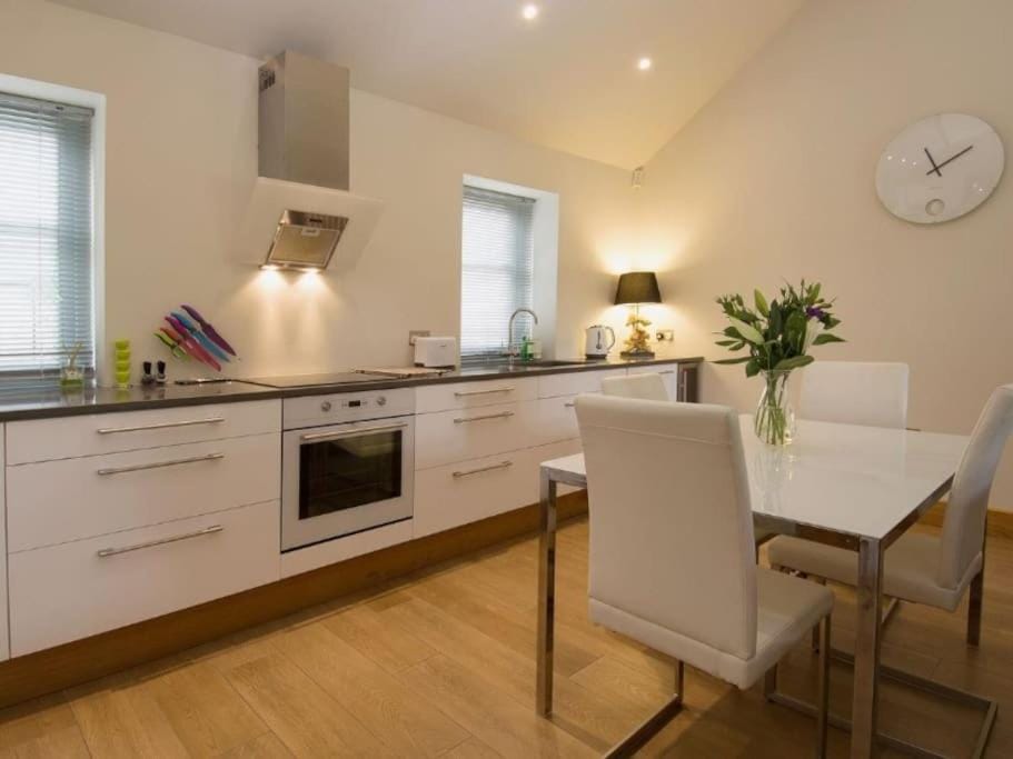 Kitchen or kitchenette, Dining area, dishwasher, pet friendly, stove