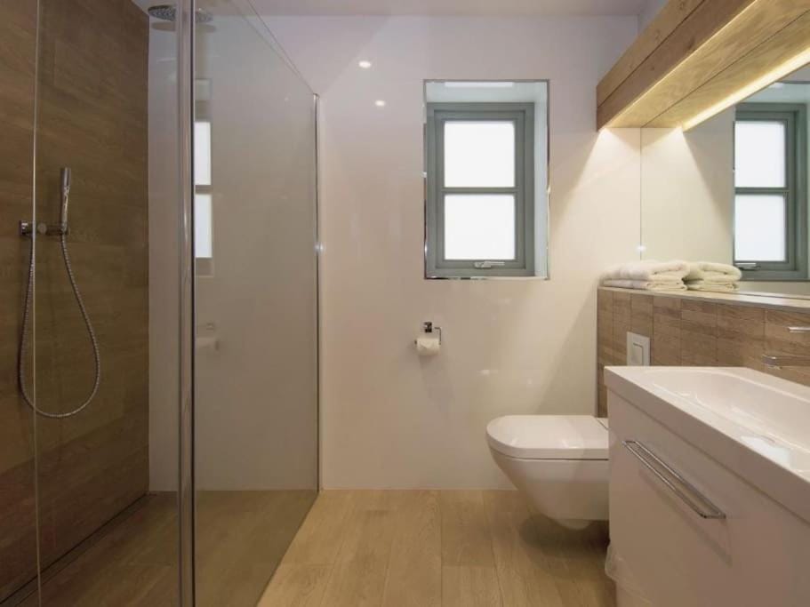 Shower, Toilet, Bathroom, towels