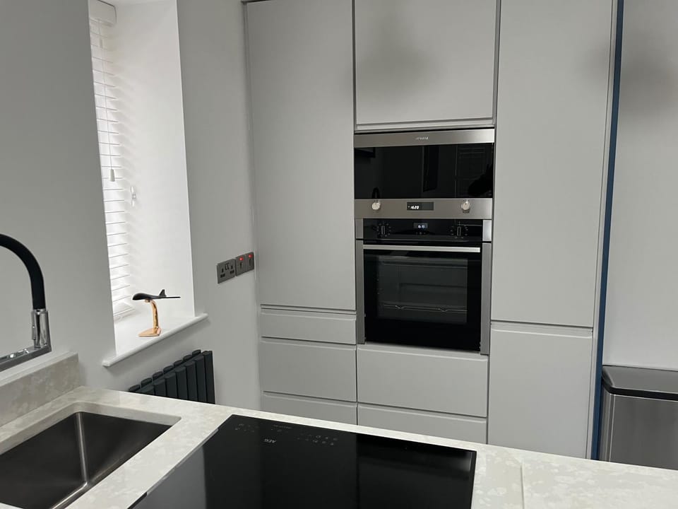 Cottage-Sleeps 5-Parking-Near Beach-Fireplace House in Buncrana