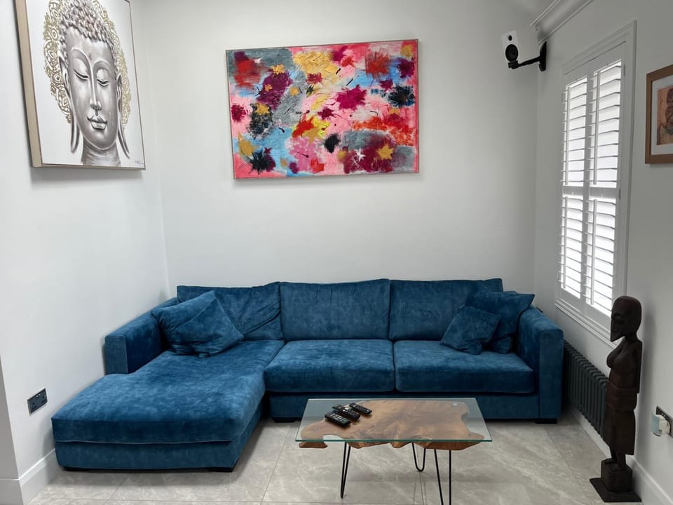 Cottage-Sleeps 5-Parking-Near Beach-Fireplace House in Buncrana