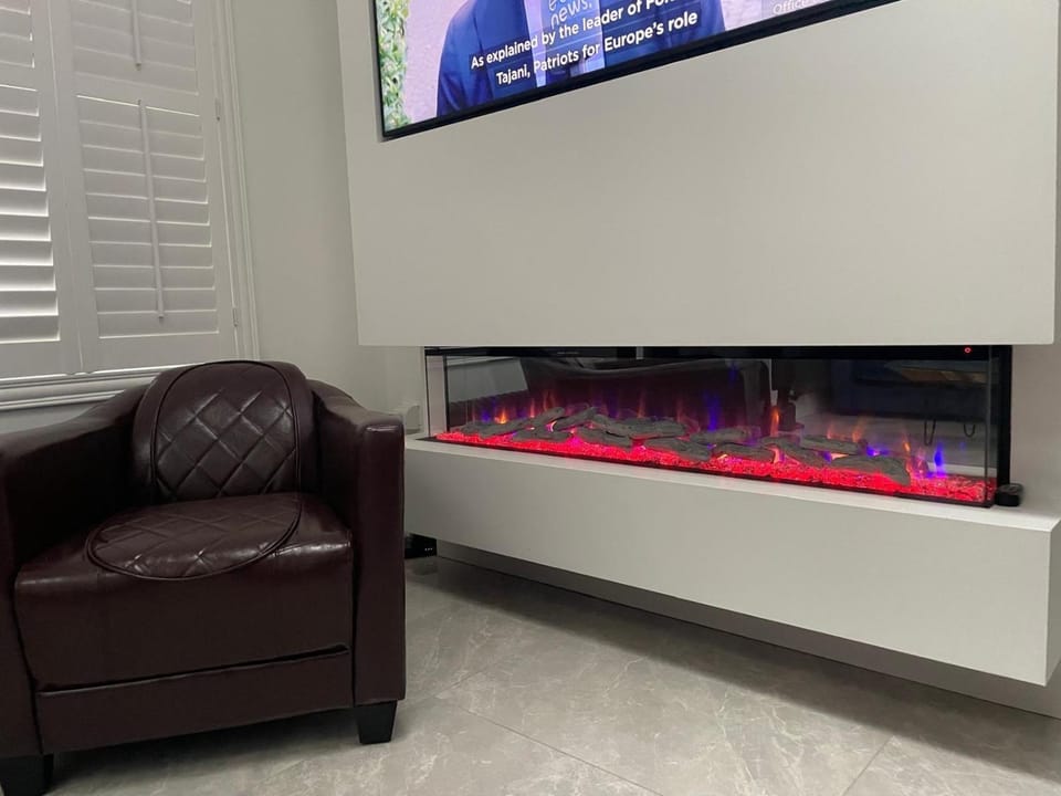 Cottage-Sleeps 5-Parking-Near Beach-Fireplace House in Buncrana