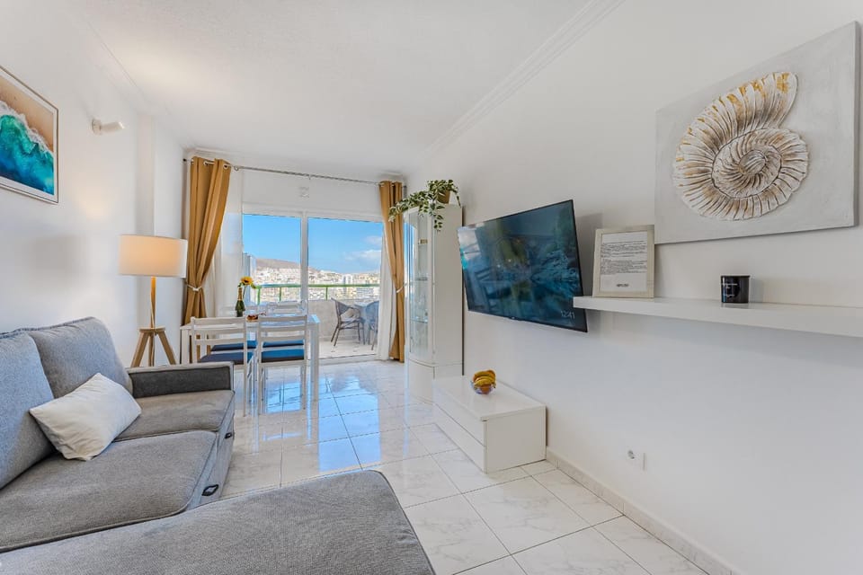 TV and multimedia, Living room, City view, Mountain view, Sea view