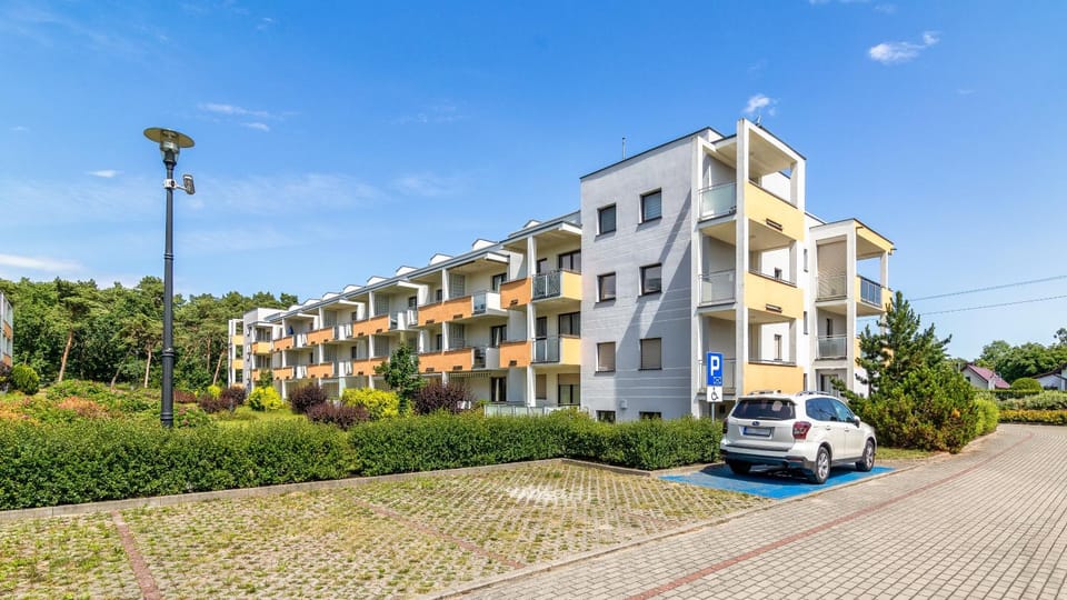 Property building, Neighbourhood, Location