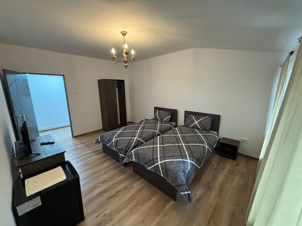 Bed, TV and multimedia, Photo of the whole room