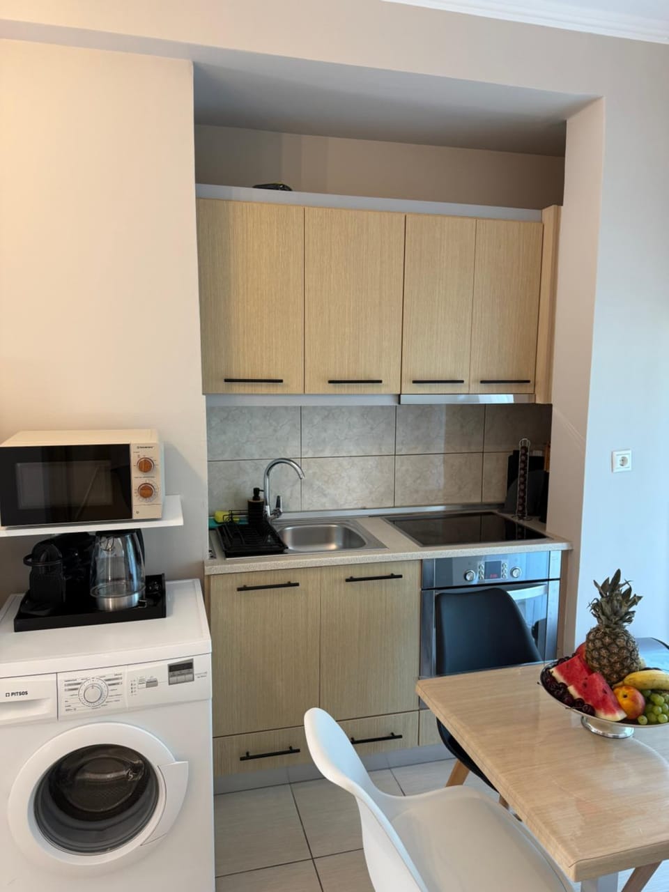 Kitchen or kitchenette, Dining area, dishwasher, oven, stove
