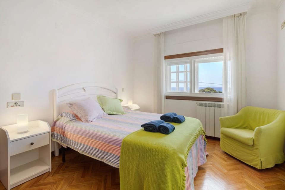 Property building, Living room, Bedroom