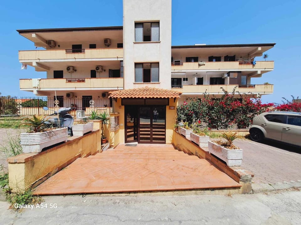 Flowers Apartment Apartment in Tropea