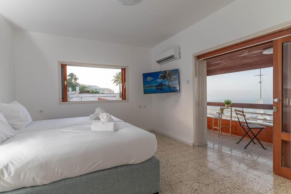 חופש יהונתן-דירה עם נוף לכנרת Hofesh Yehonatan Kinneret View 6BR Apt House in Tiberias