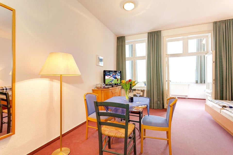 Villa Idyll, Haupthaus, Whg 657 Apartment in Sellin