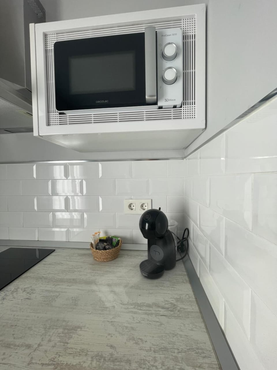 Coffee/tea facilities, microwave