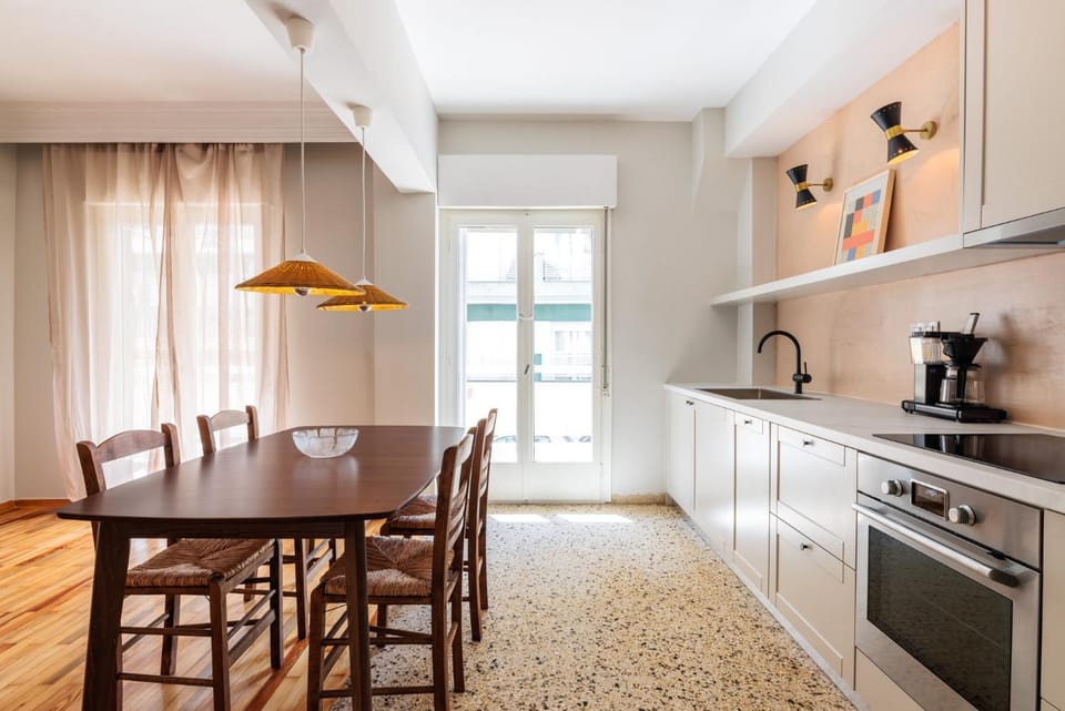 Kitchen or kitchenette, Dining area, oven, stove