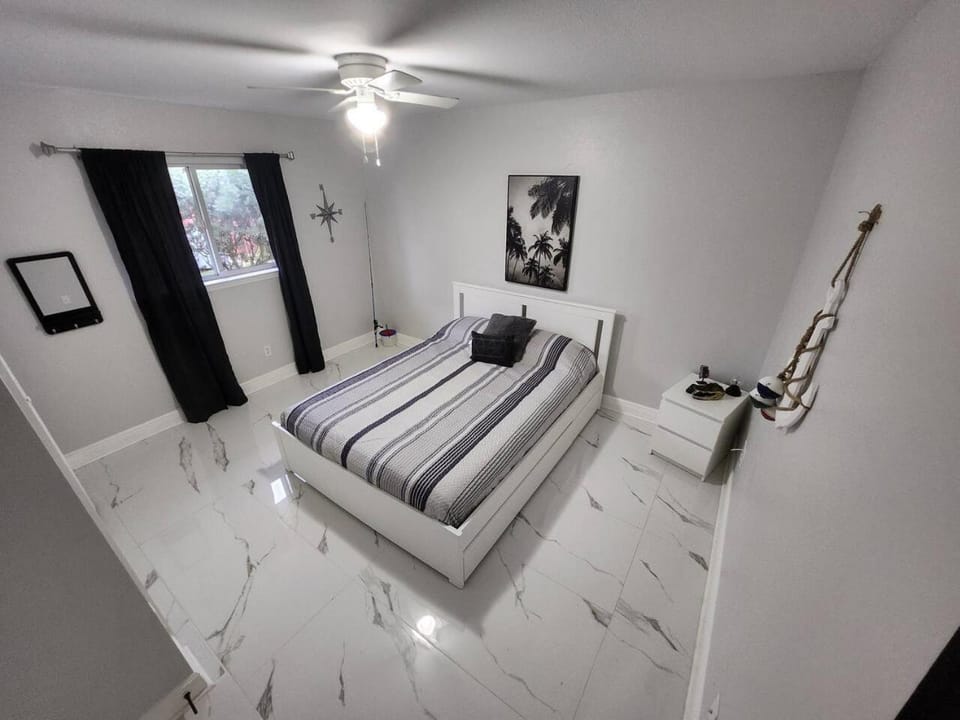 Modern Saltwater Front Home with A Private Pool House in Cape Coral
