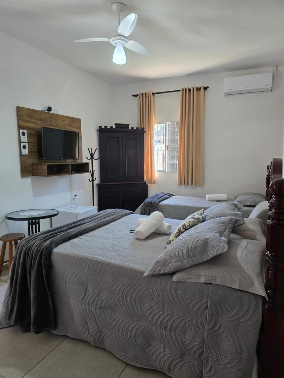 Bed, Photo of the whole room, Bedroom