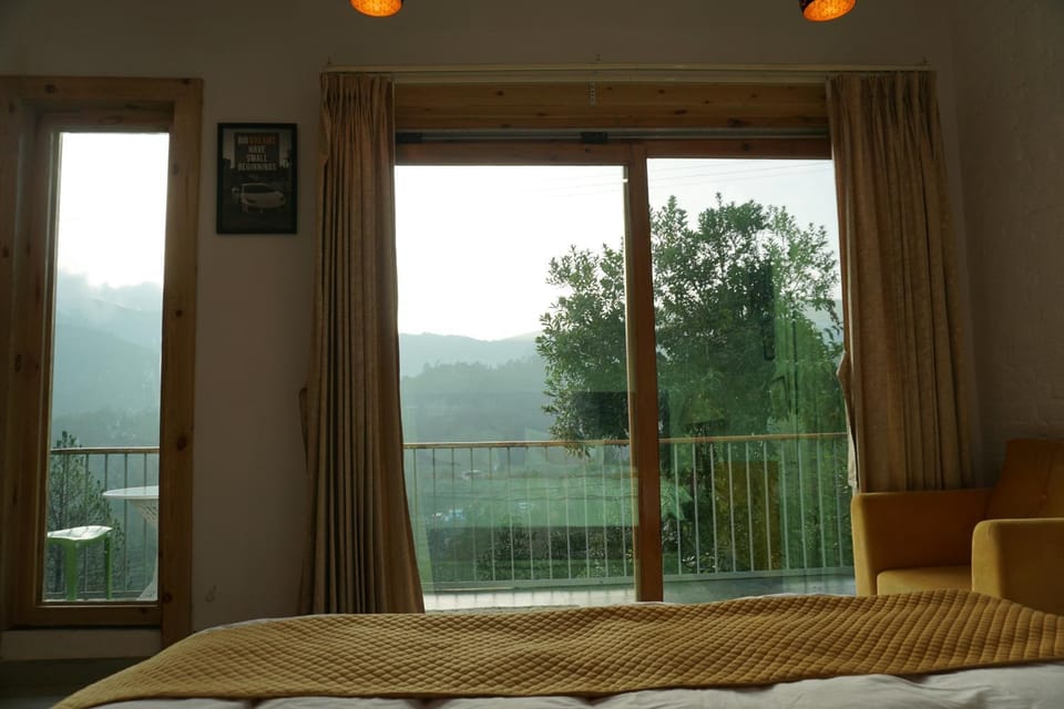 Bedroom, Mountain view