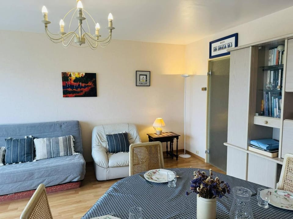 3 pièces centre ville, 4 min à pied plage, parking, wifi Apartment in Quiberon