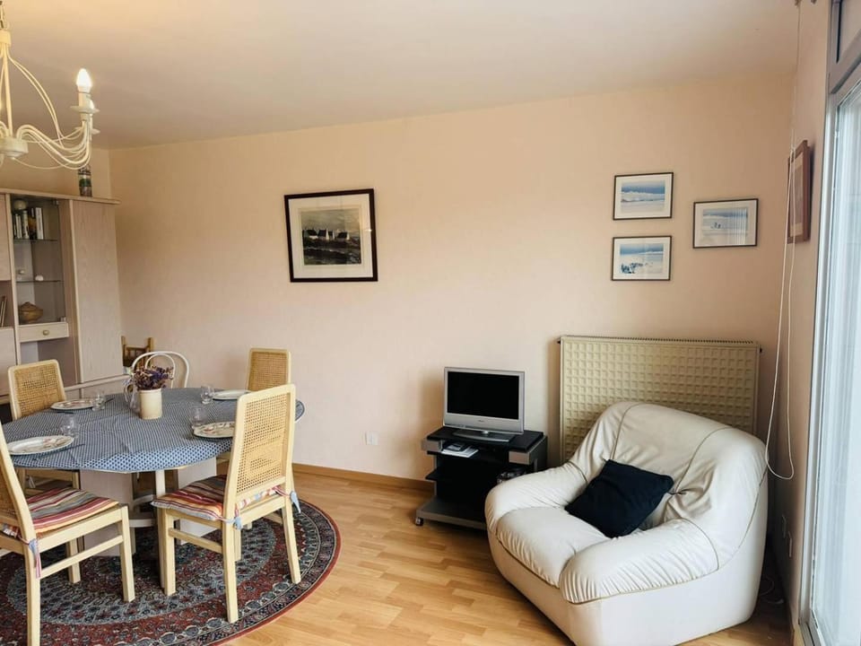 3 pièces centre ville, 4 min à pied plage, parking, wifi Apartment in Quiberon
