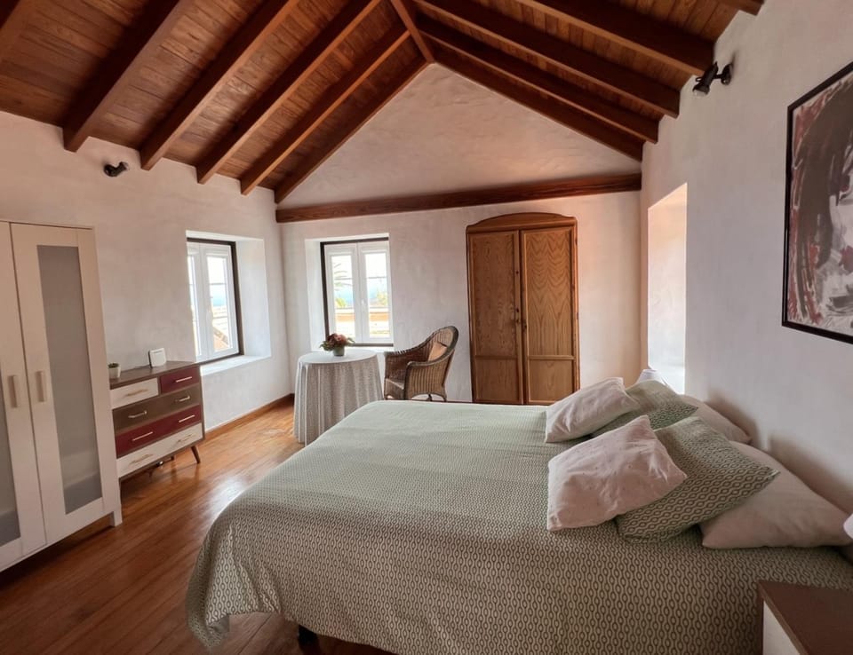 Casa Rural Las Guindas - Cozy Rural House, Hierro Apartment in El Hierro